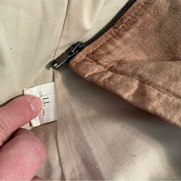 Jackett Brand Leather Vest with removable Sweater Hood - Picture 7 of 13